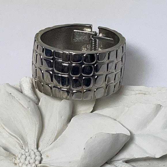 SILVER Clamp Bracelet Turtle Shell Design - Picture 3 of 8